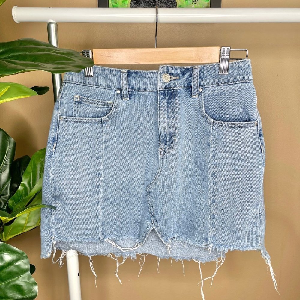 PacSun Light Wash Blue Denim Mini Skirt Size 26 Frayed Hem